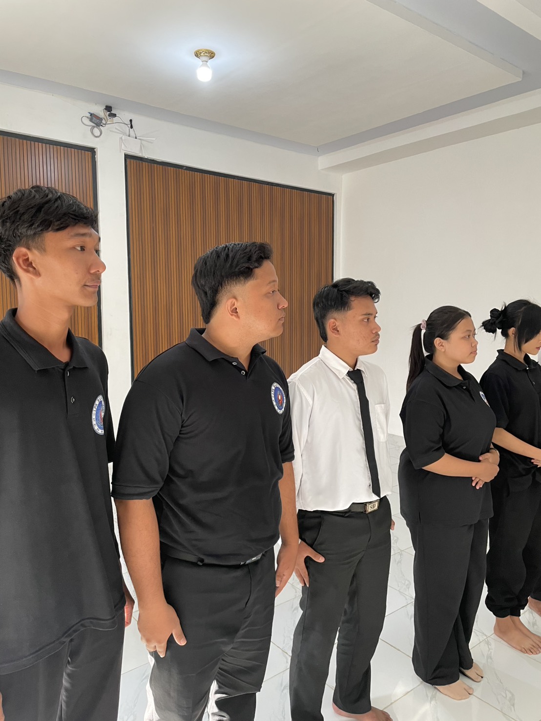 インドネシアの自社教育機関LPK YAMATOで日本基準の安全技術や日本語・マナーを学ぶ外国人技能実習生、現地での事前研修風景